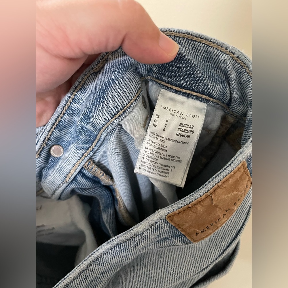 ✨Women’s American Eagle Jeans Mom Straight Stretch Jeans Size 0 - Picture 12 of 12